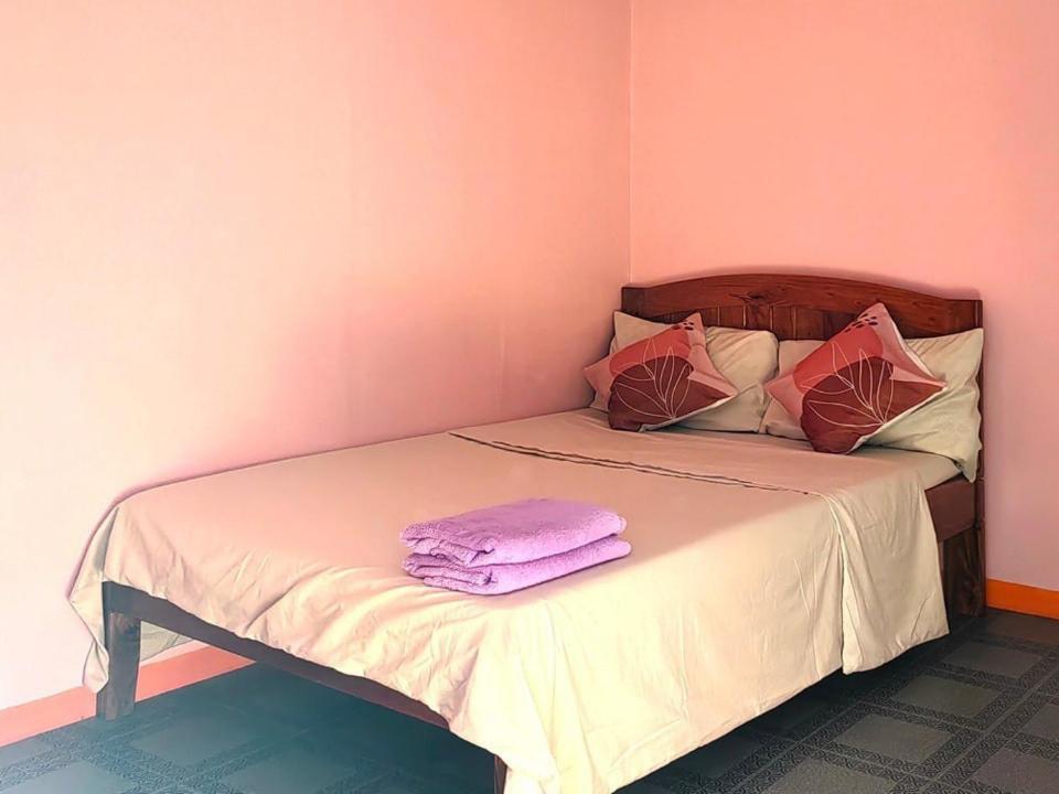 J&J Tourist Inn Bohol Exteriör bild