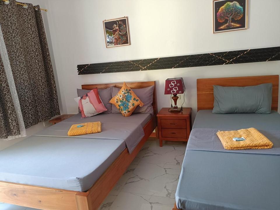 J&J Tourist Inn Bohol Exteriör bild