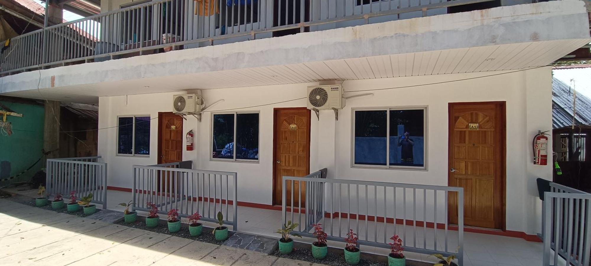 J&J Tourist Inn Bohol Exteriör bild
